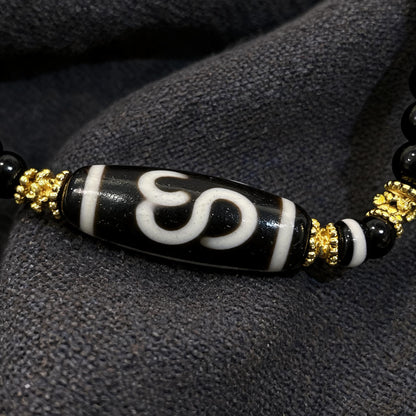 Design O dzi bead pendant detail close-up