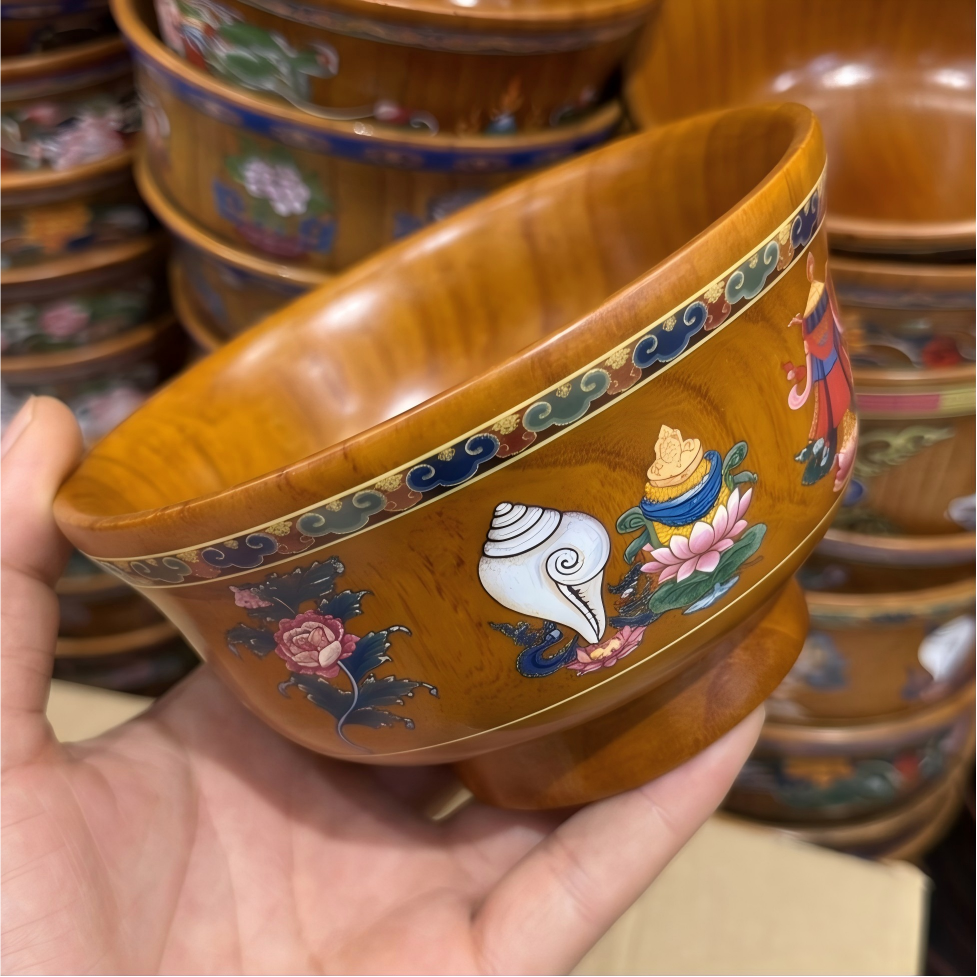 Hand painted eight auspicious motifs bowl detail