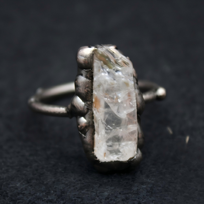 Adjustable Himalayan crystal ring No 2 detail