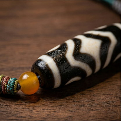 Four eye dzi bead close up