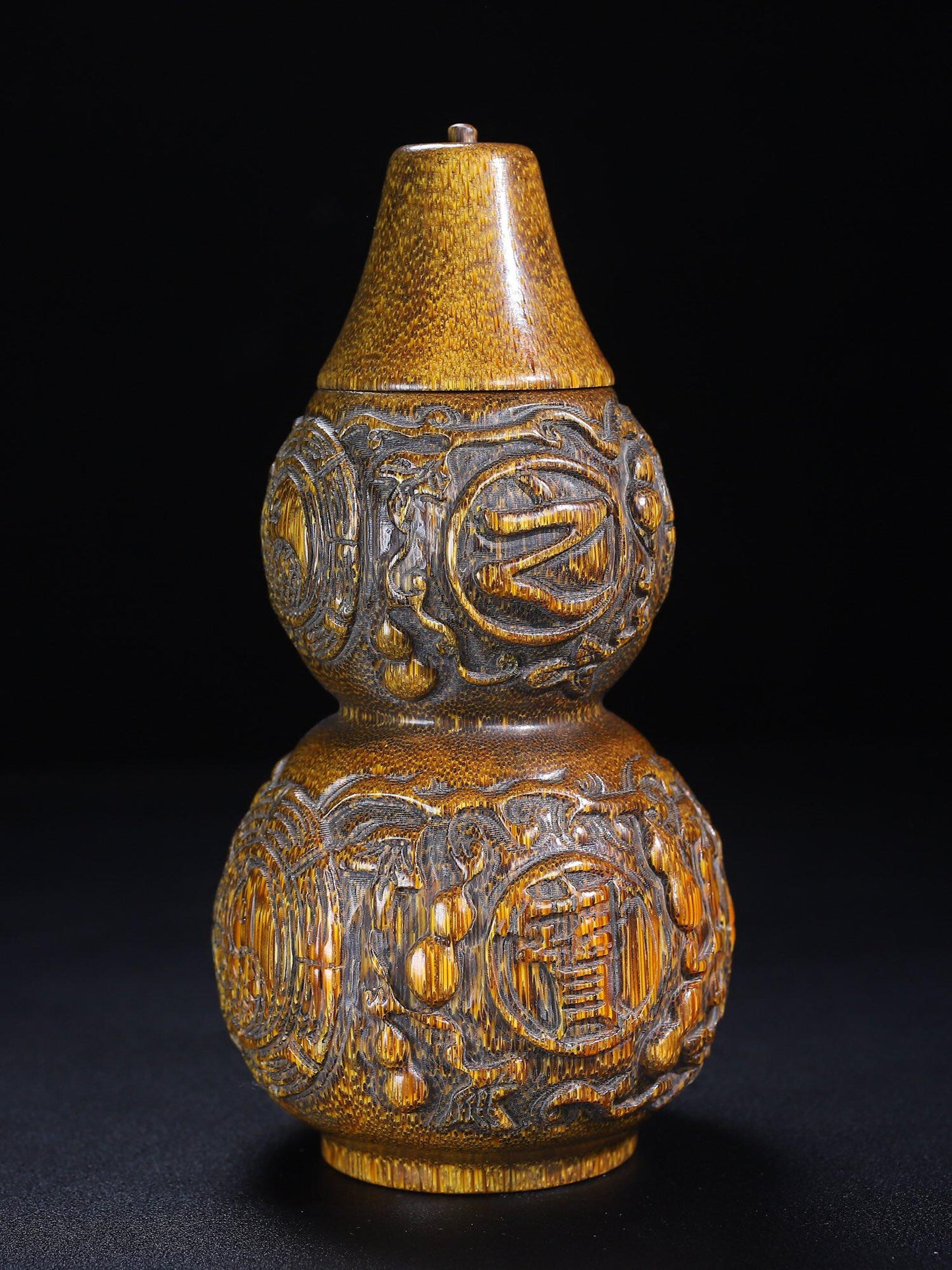 Tibetan vintage gourd ornament made of yak horn main view