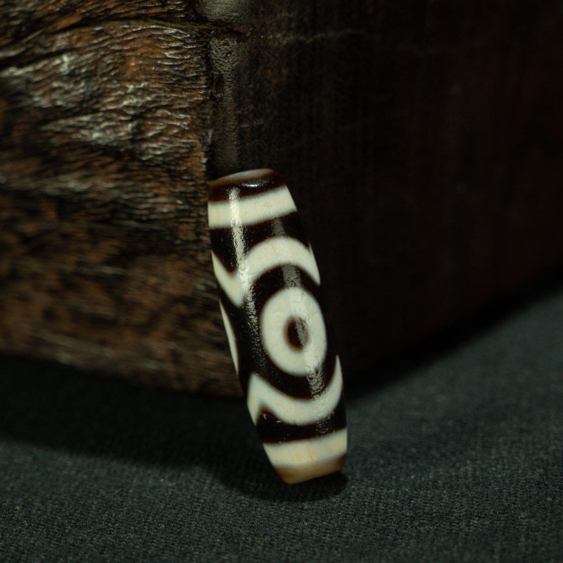 Collector grade pure dzi bead with three eye motif main view