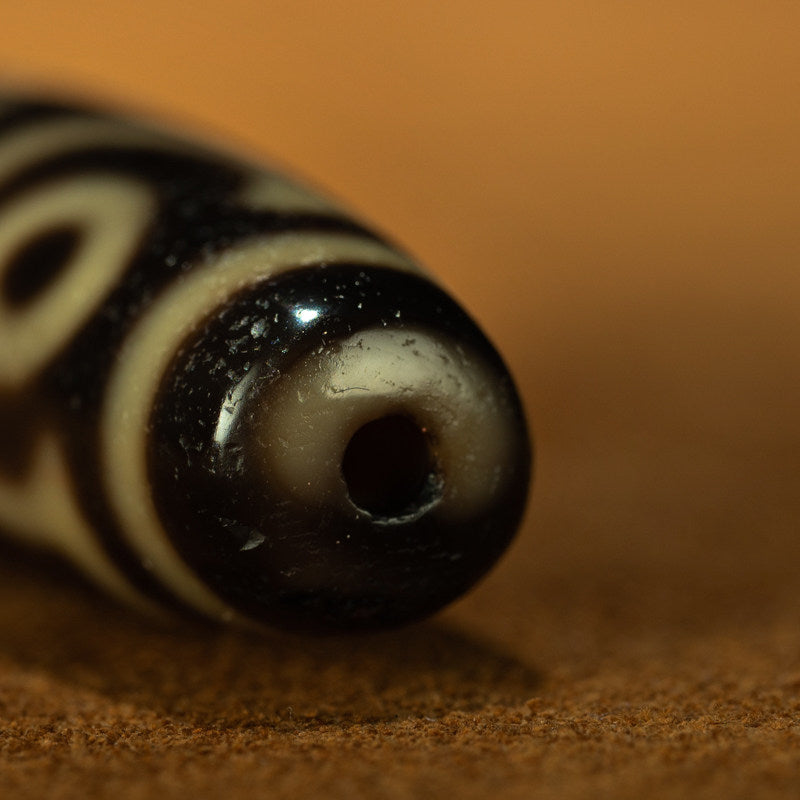 Collector dzi bead surface detail