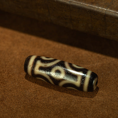 Collector grade six eye dzi bead detail