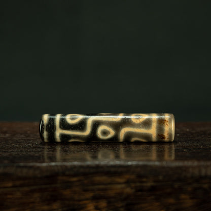 Sky earth motif dzi bead side view