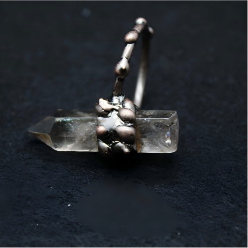 Adjustable Himalayan crystal ring No 1 detail