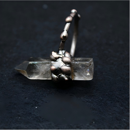 Adjustable Himalayan crystal ring No 1 detail