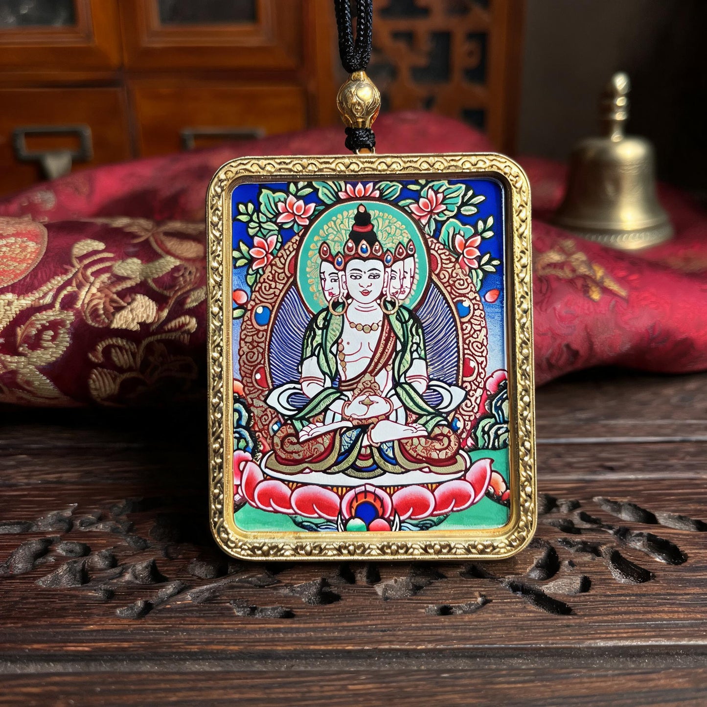 Vairocana Buddha hand-painted Thangka pendant hand-painted macro detail