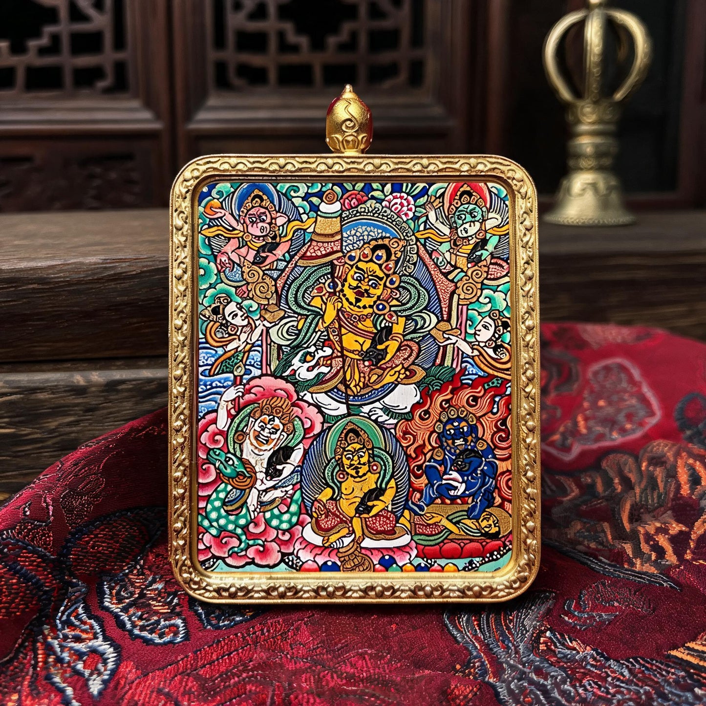 Five Jambhalas hand-painted Thangka pendant hand-painted macro detail