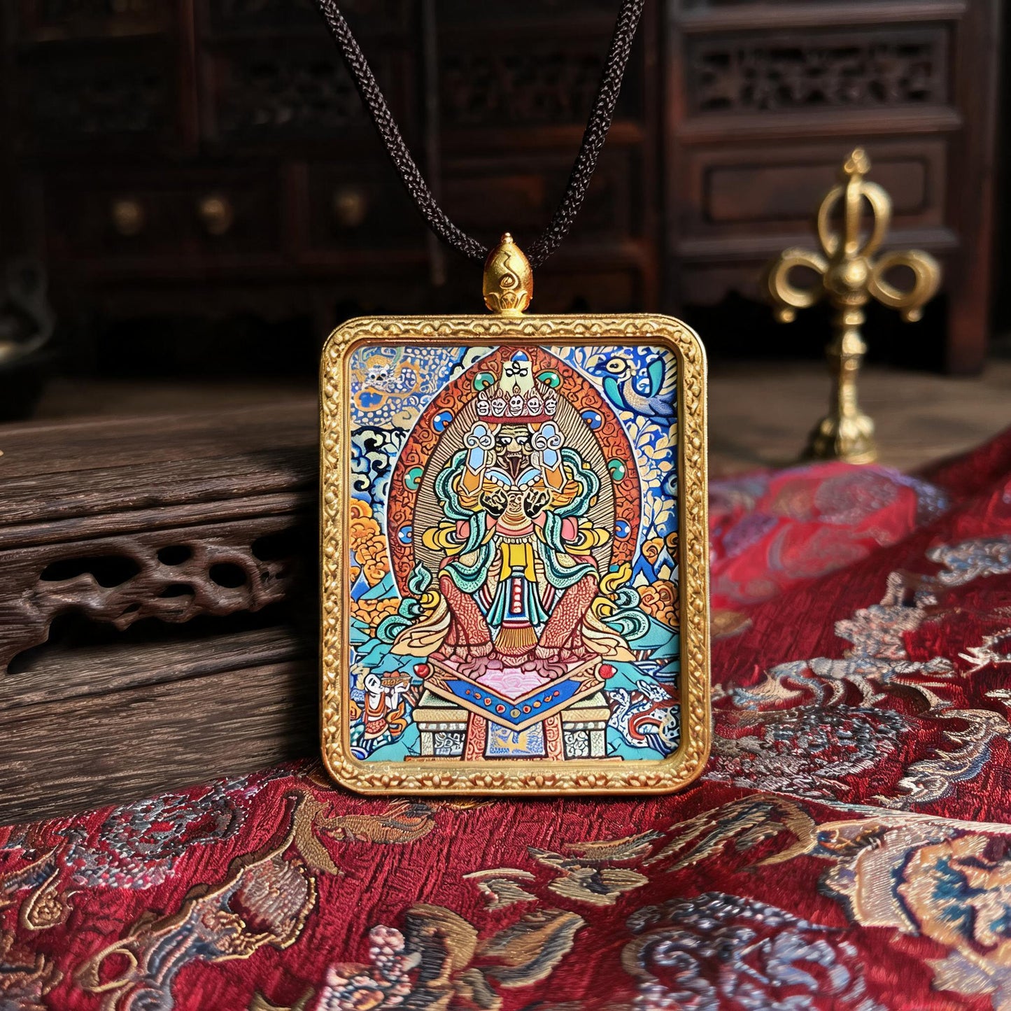 Zaki Lhamo hand-painted Thangka pendant hand-painted macro detail