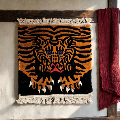 Handmade Black Tiger Tibetan Yak-Wool Rug proportional interior view