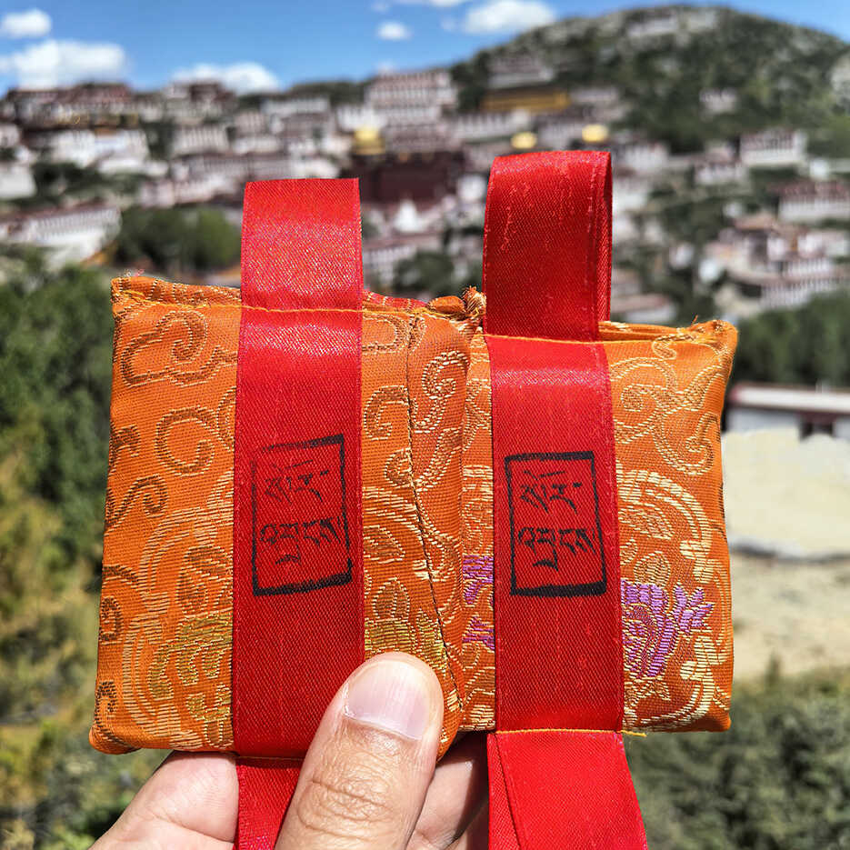 Tibetan brocade amulet - Mahapratisara - actual design reference