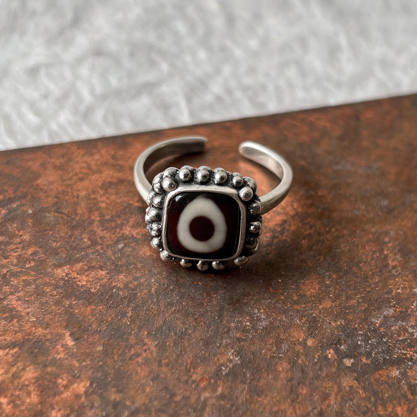 Handcrafted one-eyed Dzi S925 adjustable ring style 2 Dzi eye detail