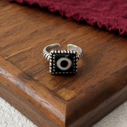 Handcrafted one-eyed Dzi S925 adjustable ring style 3 Dzi eye detail