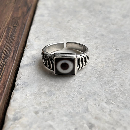 Handcrafted one-eyed Dzi S925 adjustable ring style 4 Dzi eye detail