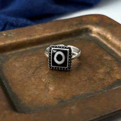Handcrafted one-eyed Dzi S925 adjustable ring style 6 Dzi eye detail