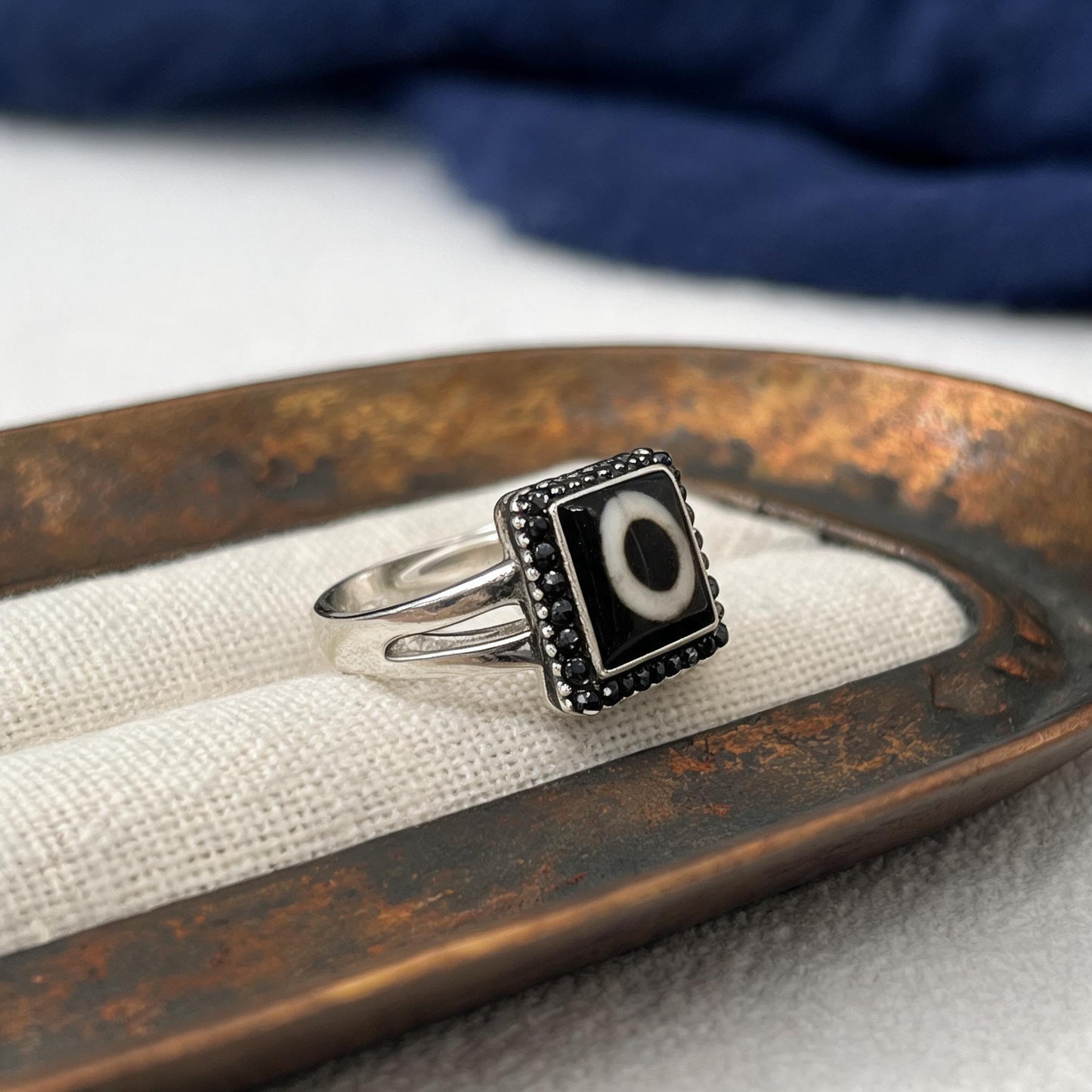 Handcrafted one-eyed Dzi S925 adjustable ring style 6 silver setting side view
