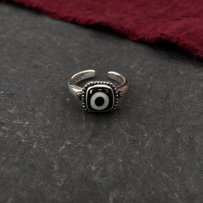 Handcrafted one-eyed Dzi S925 adjustable ring style 8 Dzi eye detail