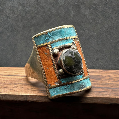 Hand-inlaid statement ring side construction view