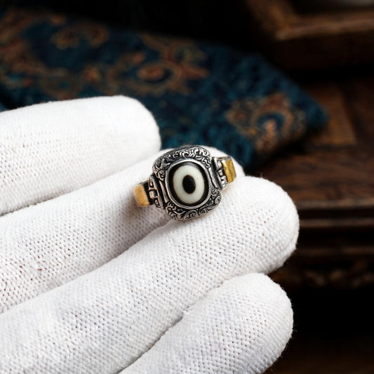 Zaki Lhamo Dzi Eye S925 silver ring macro detail