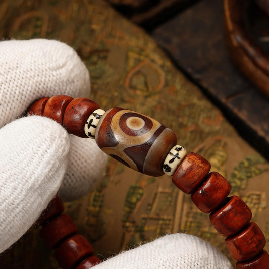 Dema Three-Eye Dzi and yak bone bracelet main bead macro