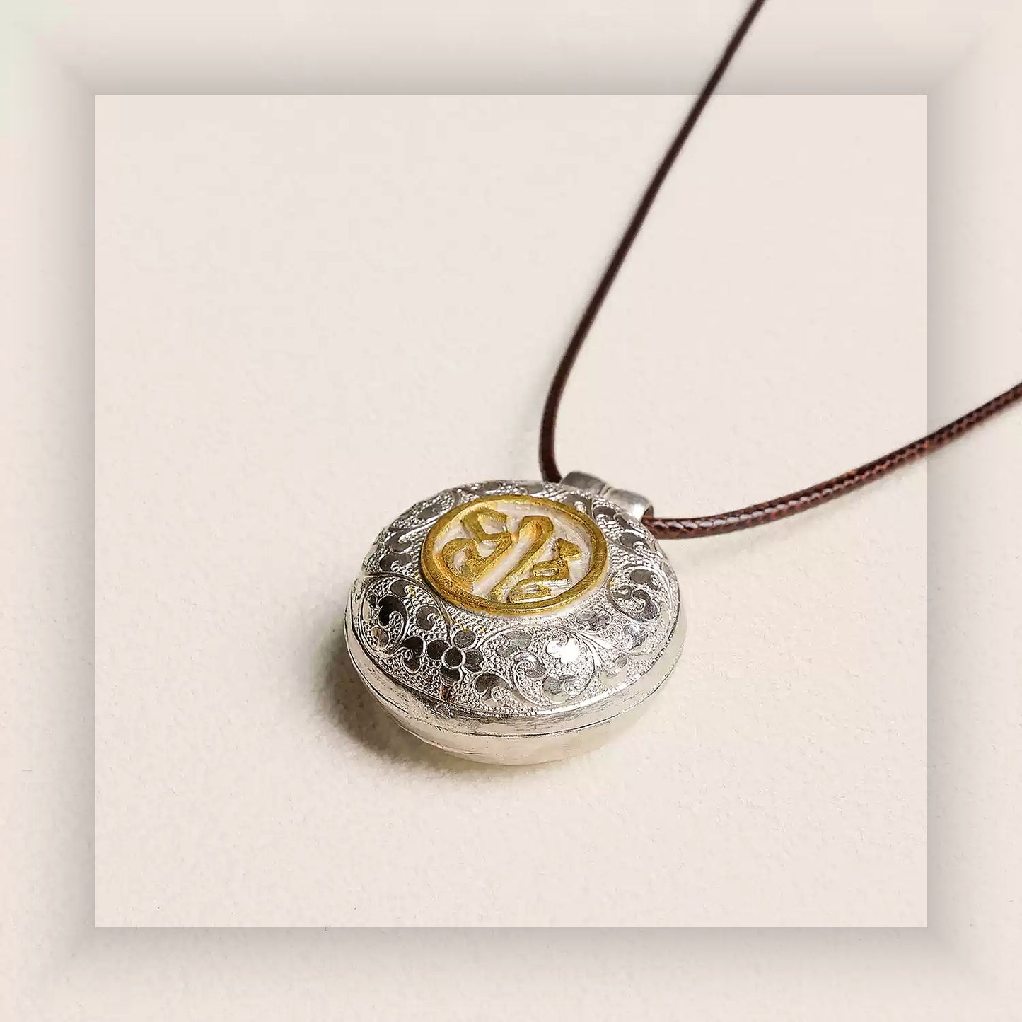 Handcrafted S925 silver gilded wisdom Gau pendant necklace side relief close-up
